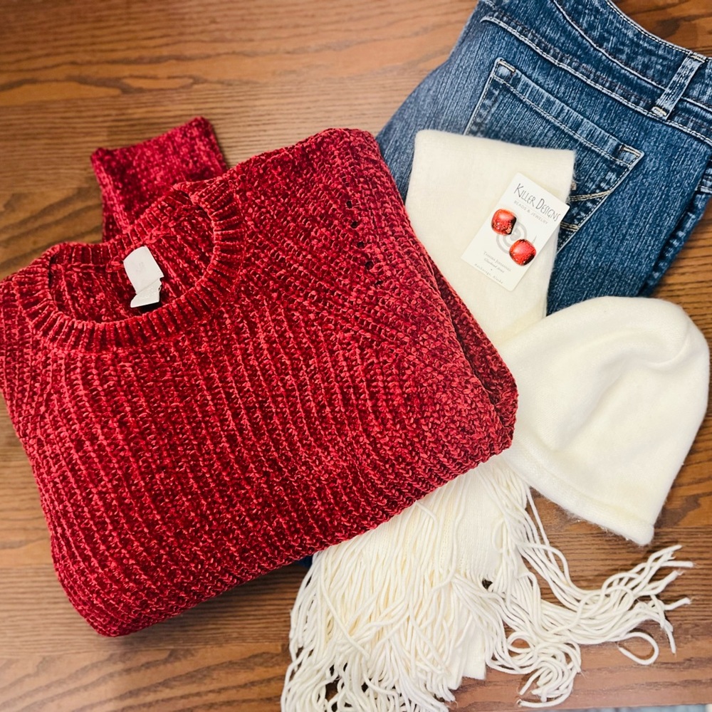 H&M Cranberry Red Braid Pattern Knit Crew Neck Sweater with Keyhole Detailing L